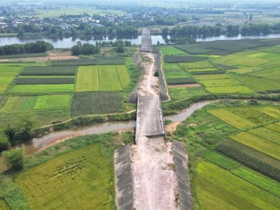 Công trình cầu Tây An 1 và Tây An 2 vẫn chưa thể hoàn thành sau nhiều năm thi công. Ảnh: Hà Nam