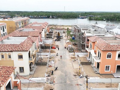 Nhà phố, biệt thự vẫn gặp nhiều khó khăn do giá cao và lãi suất vay lớn 