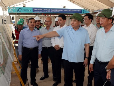 Kiểm tra dự án sân bay Gia Bình, tuyến đường Vành đai 4 - Vùng Thủ đô 