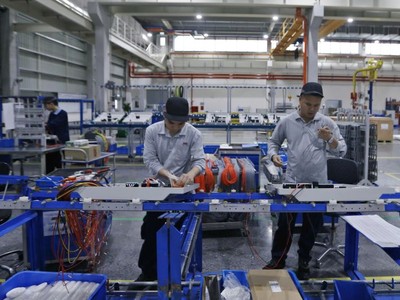 Thực tế, danh mục hàng hóa, dịch vụ cấm kinh doanh, hạn chế kinh doanh hoặc kinh doanh có điều kiện theo Luật Thương mại “hầu như không còn được sử dụng” do đã được thay thế bởi hệ thống ngành, nghề trong Luật Đầu tư. Ảnh: Đức Thanh 