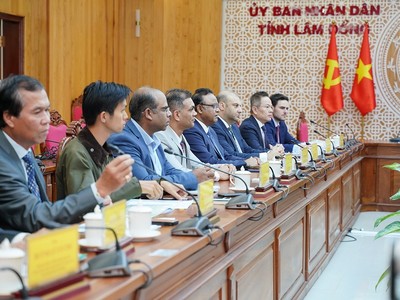 Tập đoàn Allied Green/Allied Biofuels (Úc) làm việc với UBND tỉnh Lâm Đồng để trao đổi và tìm hiểu việc đầu tư Dự án nhiên liệu hàng không bền vững trên địa bàn tỉnh. Ảnh: Xuân Anh - Hữu Tri