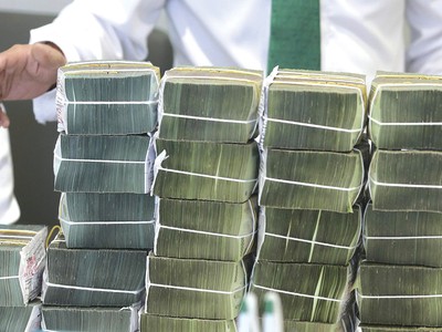 NIM thu hẹp đang khiến triển vọng lợi nhuận ngân hàng phân hóa mạnh, buộc dòng tiền chọn lọc hơn với cổ phiếu ngành này