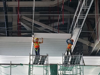 Thi công hoàn thiện Nhà ga hành khách Cảng hàng không quốc tế Long Thành.
