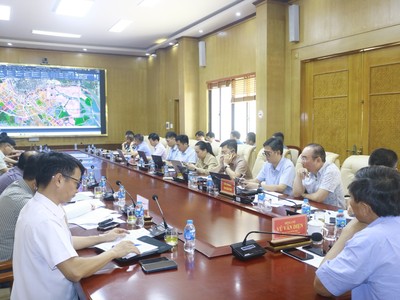 Ông Vũ Văn Diện, Phó chủ tịch Thường trực UBND tỉnh Quảng Ninh chủ trì buổi làm việc. Ảnh: TH
