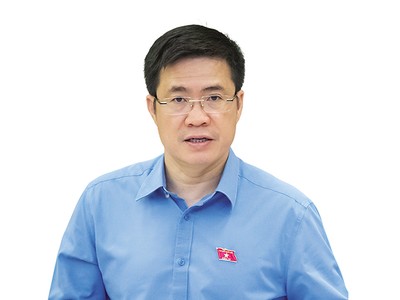Ông Hoàng Minh Hiếu, Ủy viên là đại biểu Quốc hội hoạt động chuyên trách tại Ủy ban Pháp luật và Tư pháp của Quốc hội 