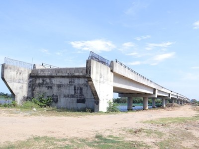 Một số dự án ở phía Đông tỉnh Quảng Ngãi gặp vướng mắc trong công tác giải phóng mặt bằng, ảnh hưởng tiến độ thi công. 
