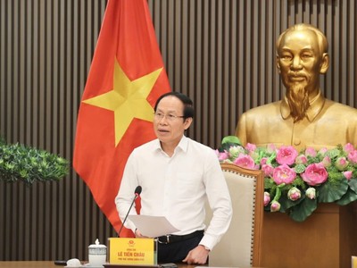 Phó Thủ tướng Chính phủ Lê Tiến Châu chủ trì cuộc họp về tình hình tổng rà soát hệ thống văn bản quy phạm pháp luật (VBQPPL) - Ảnh: VGP.