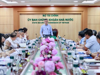 Bộ trưởng Bộ Tài chính Ngô Văn Tuấn làm việc với UBCKNN ngày 26/5