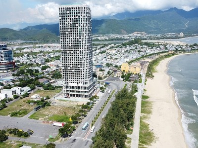 Theo báo cáo từ đơn vị tư vấn, định hướng phát triển không gian đô thị Đà Nẵng mới được xây dựng theo mô hình “3 vùng - 3 cực - 2 trục - 4 hành lang”, trong đó nhấn mạnh các hành lang kết nối Đông - Tây nhằm tạo liên kết giữa khu vực ven biển, đô thị, công nghiệp với vùng trung du, miền núi phía Tây. Ảnh: Linh Đan 