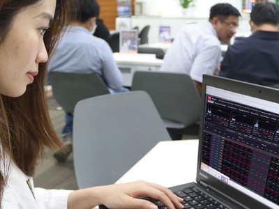 Một lượng lớn tiền đang bị “khóa” vào các đợt nộp mua cổ phiếu mới, tạo áp lực lớn lên thanh khoản thị trường chứng khoán 