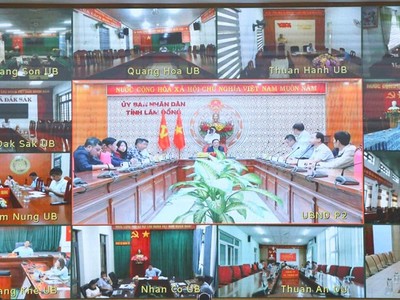 Cuộc họp được kết nối trực tuyến đến các xã, phường. Ảnh: Hạ Chúc 