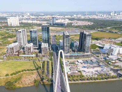 TP.HCM đặt mục tiêu nằm trong nhóm 100 thành phố có chất lượng sống tốt nhất thế giới, là trung tâm kinh tế, tài chính, thương mại, logistics, khoa học công nghệ và đổi mới sáng tạo quan trọng của khu vực. Ảnh: Lê Toàn. 