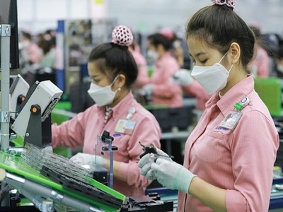 Điện thoại, linh kiện tiếp tục là mặt hàng đóng góp lớn vào kim ngạch xuất khẩu của cả nước 