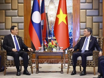Nhân chuyến tham dự Hội nghị Cấp cao ASEAN lần thứ 48 tại Cebu, Philippines, tháng 5/2026, Thủ tướng Chính phủ Lê Minh Hưng gặp Thủ tướng Lào Sonexay Siphandone. Ảnh: TTXVN.