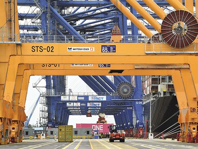 “Phần vô hình” đi theo mỗi container mới là giá trị mà Trung tâm Tài chính hàng hải quốc tế tại TP.HCM hướng tới giữ lại. Ảnh: Đức Thanh