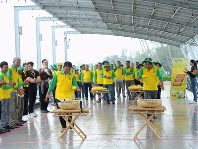 Bà con tham gia gameshow