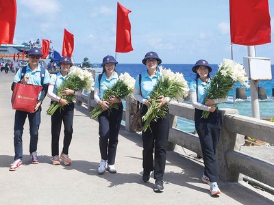 Hoa loa kèn ở Trường Sa (Ảnh: Bình Phạm)