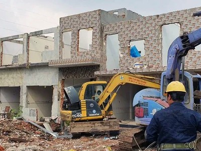 Xử lý một công trình vi phạm trật tự xây dựng (ảnh HN) 