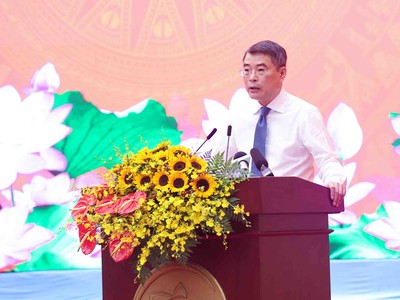 Thủ tướng Lê Minh Hưng phát động phong trào thi đua quyết tâm thực hiện thắng lợi mục tiêu tăng trưởng bền vững 2 con số giai đoạn 2026 - 2030. Ảnh: Lê Toàn.