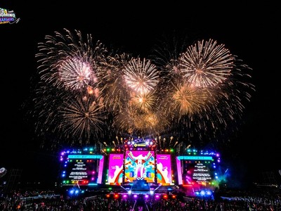 Gần 30.000 khán giả hòa mình vào đêm nhạc hội Mega Booming - Charmora City tại Nha Trang