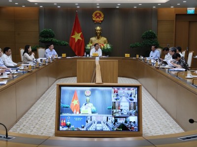 Phó Thủ tướng Thường trực Phạm Gia Túc làm việc về tình hình triển khai dự án đường sắt Lào Cai - Hà Nội - Hải Phòng - Ảnh: VGP