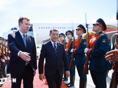 Thủ tướng Lê Minh Hưng đến thành phố Kazan bắt đầu chuyến tham dự Hội nghị Cấp cao Kỷ niệm 35 năm quan hệ ASEAN-Nga và hoạt động song phương tại Kazan, Cộng hòa Tatarstan (Liên bang Nga). (Ảnh: Dương Giang/TTXVN)