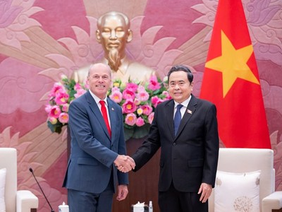 Chủ tịch Quốc hội Trần Thanh Mẫn tiếp Đại sứ Canada tại Việt Nam Jim Nickel.