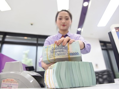 Để giảm áp lực lên tỷ giá, nền kinh tế đang phải chấp nhận một mặt bằng lãi suất cao hơn kỳ vọng