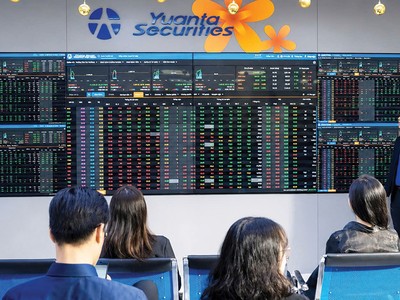 Thị trường vốn phát triển sẽ giúp gia tăng tốc độ luân chuyển dòng tiền, góp phần giải quyết bài toán “tiền kẹt” trong nền kinh tế hiện nay