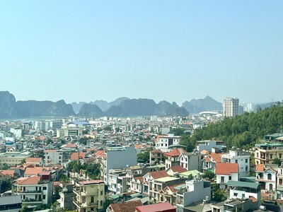 Với mục tiêu đô thị hóa trên 75% vào năm 2030, Quảng Ninh đang từng bước định hình mô hình đô thị đa cực, đa trung tâm, phát huy lợi thế biển, biên giới và di sản để tạo động lực tăng trưởng mới. Ảnh: Quỳnh Nga