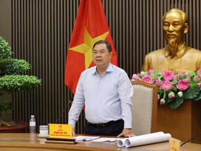 Phó Thủ tướng Thường trực giao các cơ quan liên quan khẩn trương hoàn thiện hồ sơ, báo cáo Chính phủ xem xét, quyết định việc giao UBND TP. Hà Nội làm cơ quan chủ quản đối với tuyến đường sắt từ ga Phú Xuyên đến ga Ngọc Hồi và tuyến đường sắt vành đai phía đông kết nối Hà Nội với Hưng Yên - Ảnh: VGP