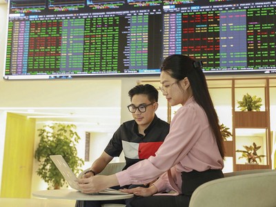 Nhóm cổ phiếu ngân hàng được nhiều chuyên gia phân tích kỳ vọng là tâm điểm thị trường chứng khoán nửa cuối năm 