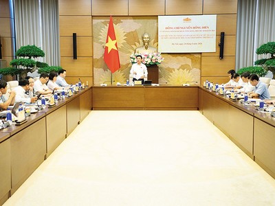 Phó chủ tịch Quốc hội Nguyễn Hồng Diên chủ trì làm việc với các cơ quan về 3 luật do Ủy ban Khoa học, Công nghệ và Môi trường chủ trì thẩm tra 