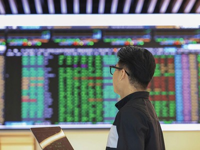 P/E của thị trường đã giảm từ khoảng 17,4 lần hồi đầu năm xuống còn khoảng 14 lần vào cuối tháng 6 - mức thấp nhất trong vòng một năm