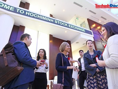 Nhà đầu tư được khuyến nghị lưu tâm đến cổ phiếu của nhóm ngân hàng hưởng lợi lớn từ các chính sách mới. Ảnh: Lê Toàn
