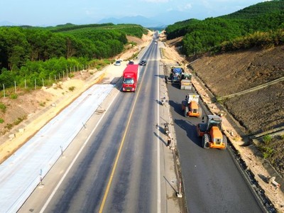 Chính thức "đóng" cao tốc Cam Lộ-La Sơn khung giờ 17h00-5h00 sáng 
