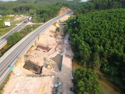 Mở rộng cao tốc Cam Lộ-La Sơn: Có hoàn thành đúng thời hạn? 