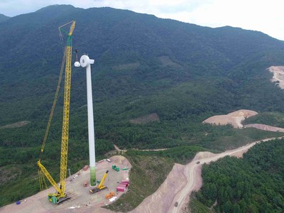 Thi công Nhà máy điện gió Hướng Linh 8, dự án do Công ty CP SCI Quảng Trị quản lý vận hành. Ảnh: SCI Group