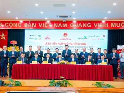 Quang cảnh lễ ký kết hợp đồng tín dụng cho Dự án 
