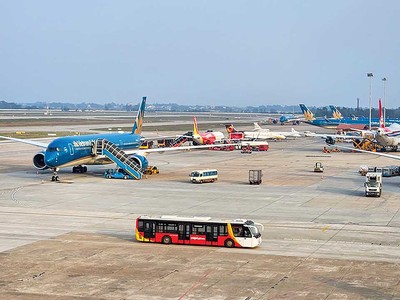 Hoạt động khai thác hàng không tại sân bay Nội Bài (Ảnh: PV) 