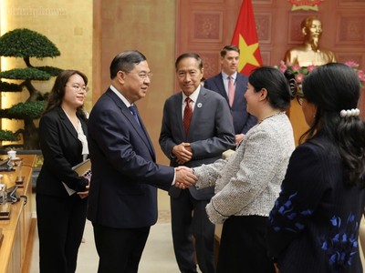 Phó Thủ tướng Thường trực Chính phủ Phạm Gia Túc chủ trì cuộc làm việc với đại diện hiệp hội và một số doanh nghiệp Hoa Kỳ - Ảnh: VGP