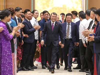 Thủ tướng Chính phủ Lê Minh Hưng đến dự Hội nghị Thường trực Chính phủ với cộng đồng doanh nghiệp - Ảnh: VGP.