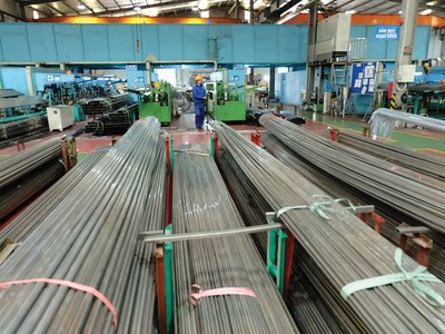 Khơi thông dòng vốn và cải thiện môi trường đầu tư được kỳ vọng tạo thêm động lực để doanh nghiệp mở rộng sản xuất - kinh doanh