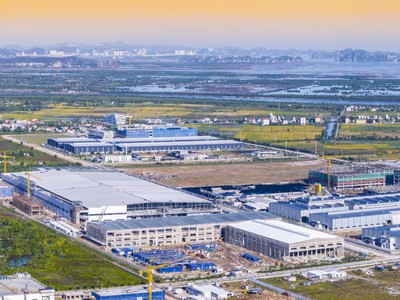 Môi trường đầu tư, kinh doanh ngày càng được cải thiện góp phần thu hút doanh nghiệp và các dự án quy mô lớn đến Quảng Ninh.