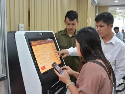 TP.HCM sẽ chuyển đổi số và cung cấp dịch vụ công trực tuyến toàn trình để giảm thời gian chờ đợi cho người dân và doanh nghiệp - Ảnh:V.D