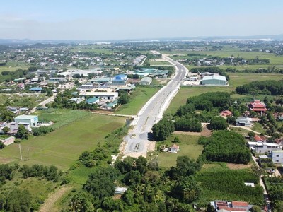 Dự án Đường nối từ cầu Thạch Bích đến Tịnh Phong có tổng mức đầu tư gần 700 tỷ đồng. 