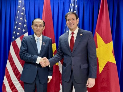 Bộ trưởng Bộ Ngoại giao Lê Hoài Trung gặp gỡ Ngoại trưởng Hoa Kỳ Marco Rubio.