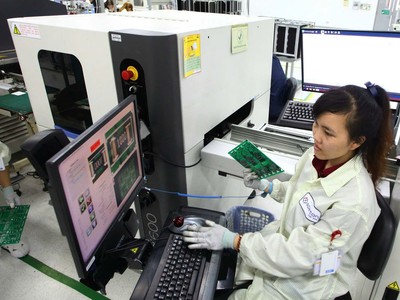Ba nhóm dự án được hỗ trợ, gồm dự án sản xuất sản phẩm công nghệ số trọng điểm; dự án nghiên cứu và phát triển, thiết kế, sản xuất, đóng gói, kiểm thử sản phẩm chip bán dẫn; dự án xây dựng trung tâm dữ liệu trí tuệ nhân tạo. Ảnh: Lê Toàn.