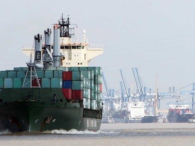 Sau năm 2035, mục tiêu đặt ra là đưa Khu Thương mại tự do gắn với cảng biển khu vực Cái Mép Hạ trở thành hạt nhân của Trung tâm kinh tế biển vùng Đông Nam Bộ. Ảnh: Lê Toàn.