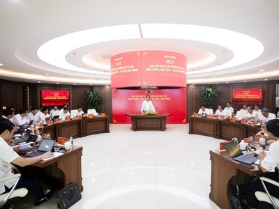 Quang cảnh cuộc họp của Ban chỉ đạo.